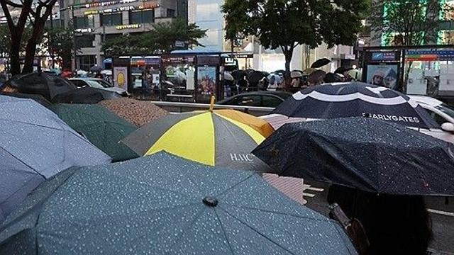 증평 55.5㎜ 등 충북 밤새 비 계속…17일까지 최대 150㎜