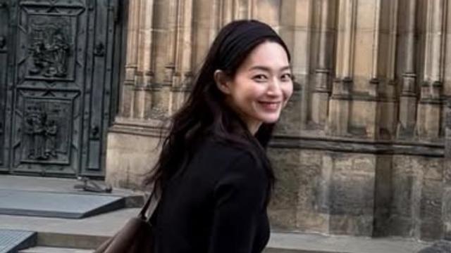 이효리·신민아·제니가 반한 ‘발가락 신발’ 반전 매력