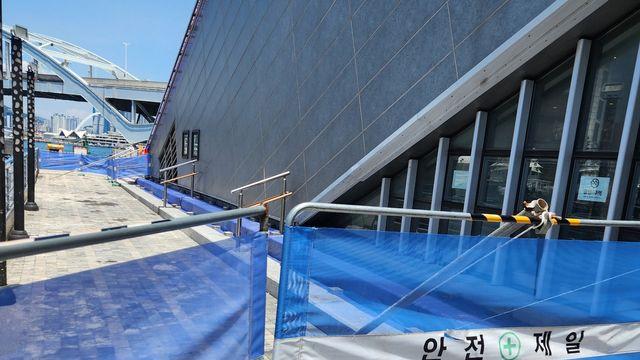 부산 봉래동 물양장 인근 바닥 균열…출입 통제