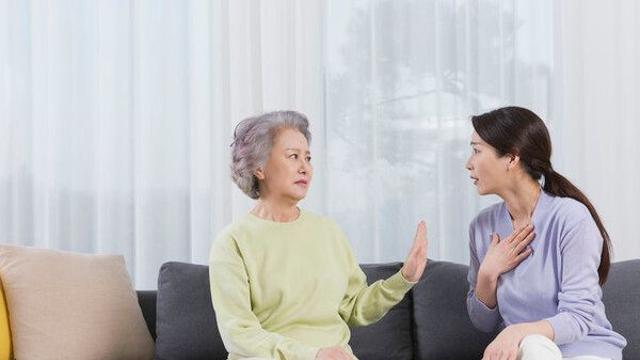 휴가 날짜만 묻더니 가족여행 통보…선약 때문에 거절하니 