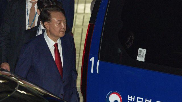'특검은 싫은데 모스 탄은 좋아'?…윤석열, 부정선거 음모론자 모스 탄 '접견'