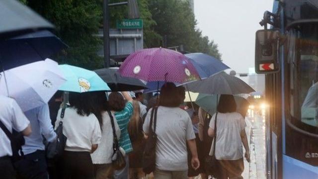 [오늘의 날씨] 전국 흐리고 비 소식···수도권 폭우 주의