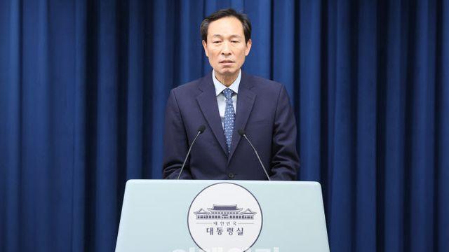 우상호 정무수석 “일부 후보자 부정적 여론 보고…대통령도 인지”