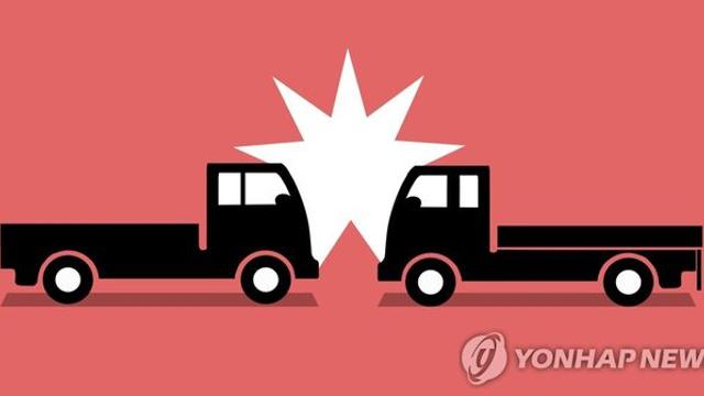 횡성 국도 교차로서 트럭 2대 '쾅'…6명 다쳐