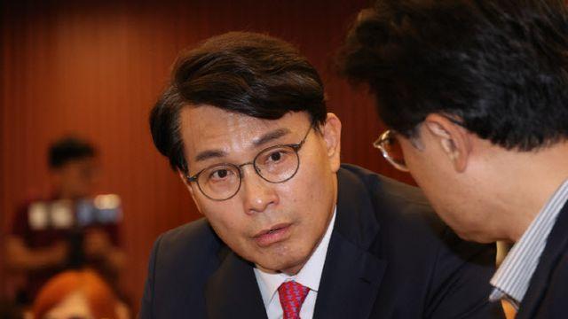 윤상현, 거취 요구에 