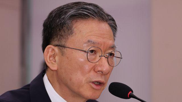 정성호, '조국 사면' 질의에 