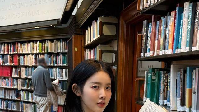 도서관에서 빛난 스테이씨 시은의 '완벽한 평범함' 스타일링
