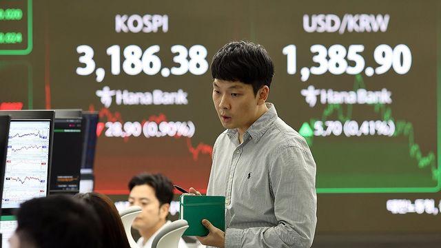 코스피, 美물가 우려·차익매물에 3,200선 내줘…코스닥 약보합(종합)