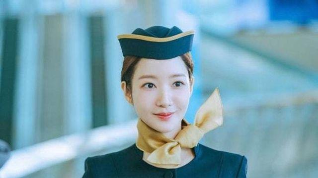 박민영, 스튜어디스 됐다…“정성껏 모시겠습니다”