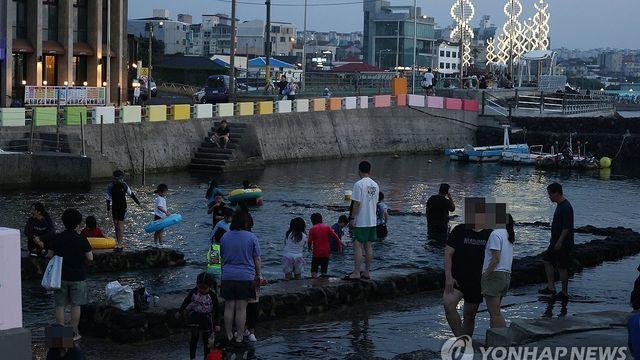 제주 남부·서부 열대야…서귀포 15일째 잠 못 드는 밤