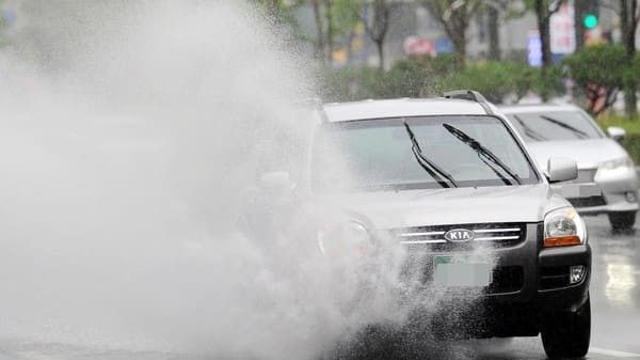 [속보] 청주 호계리지역 하천범람 우려...주민에 '대피명령'