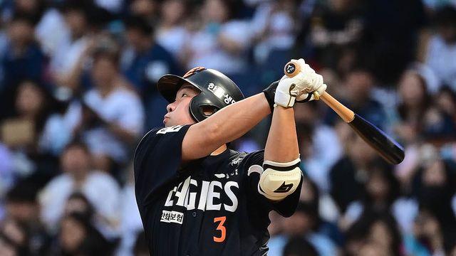 '전반기 1위' 한화, 타선에 힘 붙으면 완벽한데…'어색한 타율 0.155' 안치홍 부활 기다린다