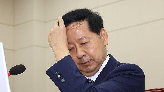 구윤철, 배우자 약사면허 대여 의혹에 