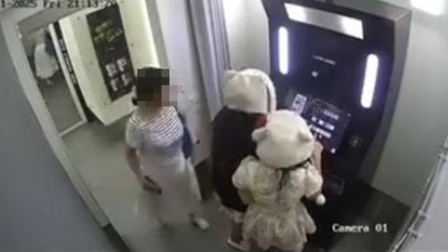 베트남 무인사진관 폭행 한국 여성은 코스닥 상장사 직원…“퇴사 조치”
