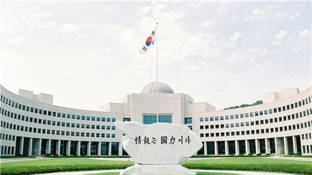 국정원 원훈 '정보는 국력이다'로 복원…김대중·노무현 때 사용