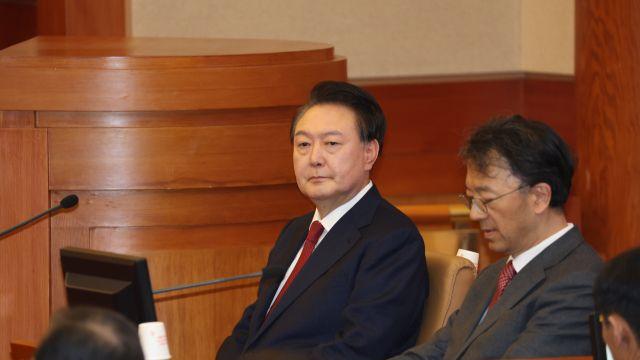 尹 내란재판 또 '불출석'…“불공정 재판” vs “구인 필요” 법정 충돌