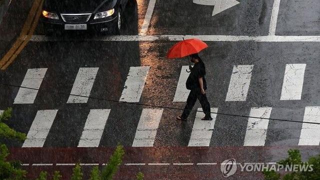 [날씨] 오늘 전국 비…18∼19일 남부 최대 300㎜ 이상 물폭탄