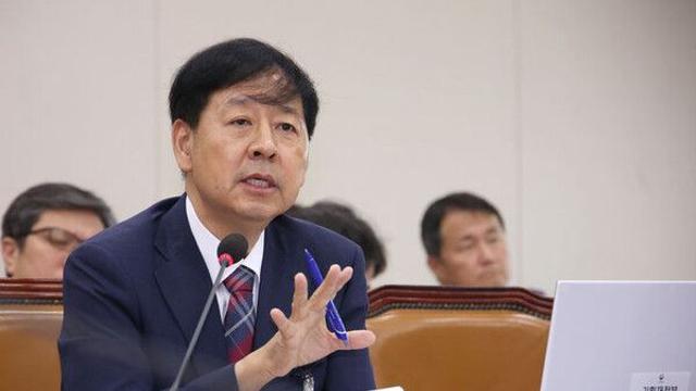 구윤철, 배우자 면허 대여 의혹에 