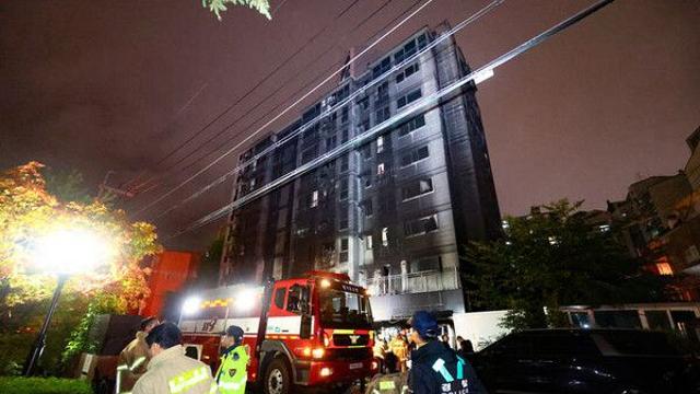 광명 아파트 주차장 화재로 65명 중경상…주차장 천장서 발화