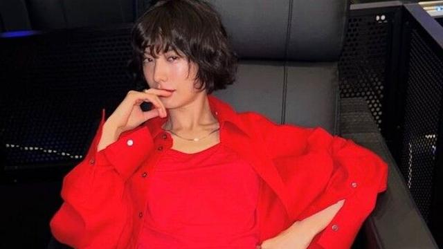 나나 올레드 룩까지 접수…패션의 완성은 얼굴