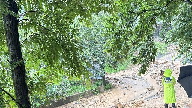'호우경보' 청도서 산사태…
