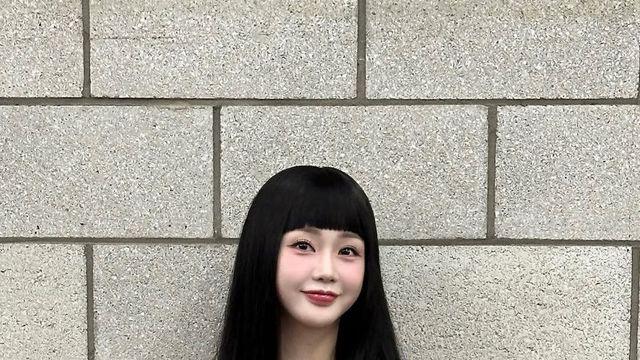 '트롯 바비' 홍지윤, 콘크리트 벽을 런웨이로 만든 '모던 한복'