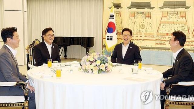 李대통령, 국회의장·총리와 만찬…
