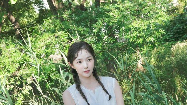 '로코 요정' 채수빈, 여름 정원에 강림한 '청량의 의인화'