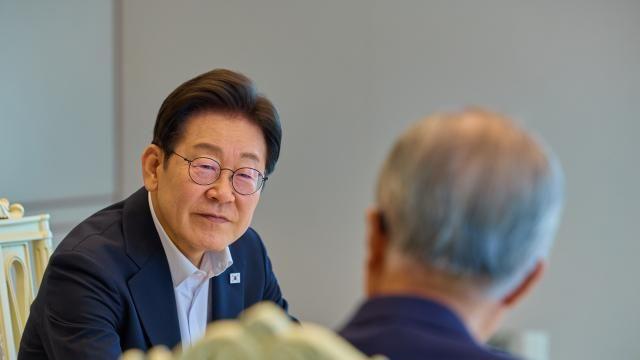 이재명, 김종인과 경제·통상 해법 논의… 