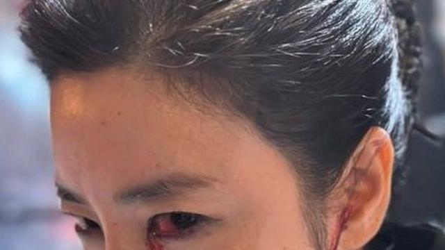 ‘김건희 삼킨’ 김규리, 얼굴에 피범벅 “등골 오싹”