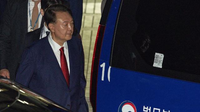 '소환 조사 거부' 尹, 내란 재판도 불출석...18일 구속적부심