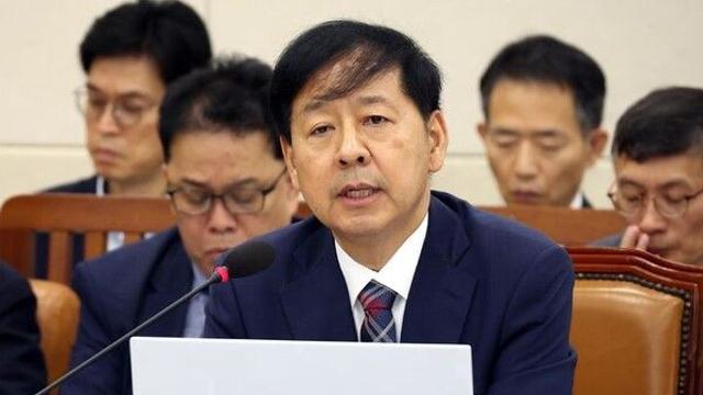 구윤철 청문회서 농지매입 공방…與 