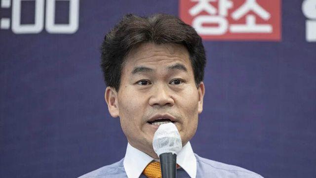 전한길, 한 달 전에 '전유관'으로 국힘 입당…지도부 