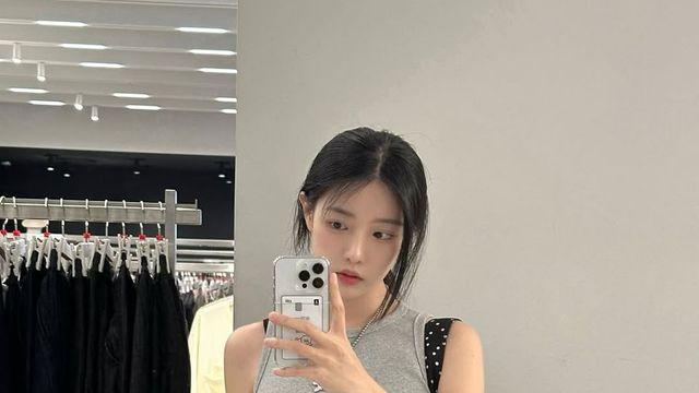 홍민하, 크롭탑과 미니스커트로 완성한 여름 쇼핑룩