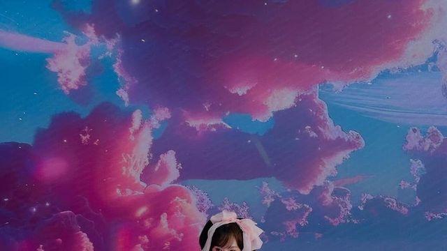 최예나의 3단 변신, 어제는 공주님 오늘은 긱시크?