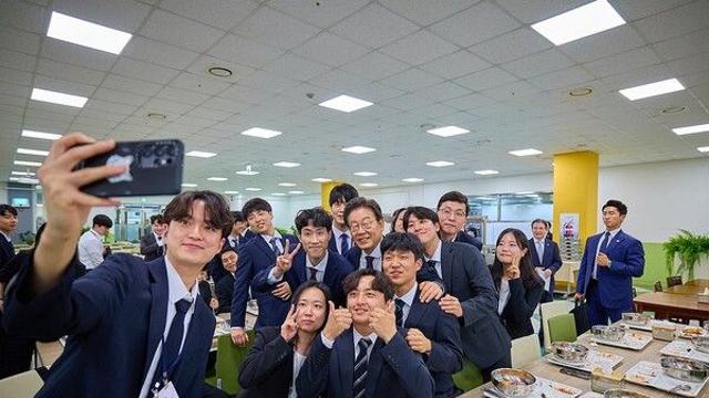 [한국갤럽] 李 대통령 지지율 64%…인사청문회 논란에도 지지율 '굳건'