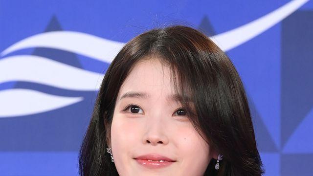 아이유, '폭싹'으로 여우주연상…