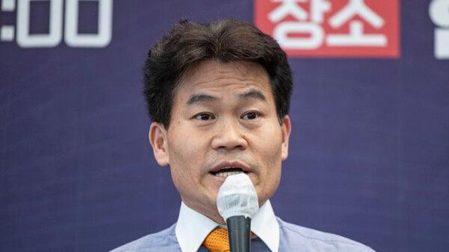 [이슈] 전한길, 10만명과 국힘 동반입당 주장…'윤 어게인·극우의힘' 움직임이 당권전쟁 영향 미치나