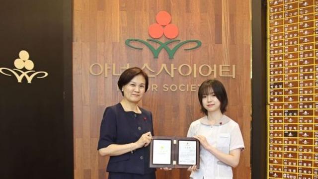 『윤슬의 바다』 쓴 청소년 작가 백은별, 사랑의열매 고액기부자 모임 가입…”독자에게 받은 사랑 환원”