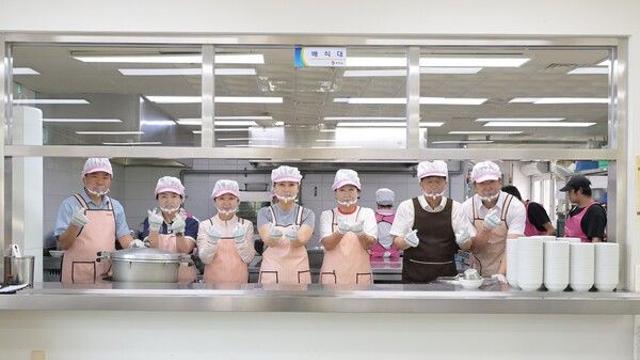 연천군의회, 연천군노인복지관 배식봉사 활동
