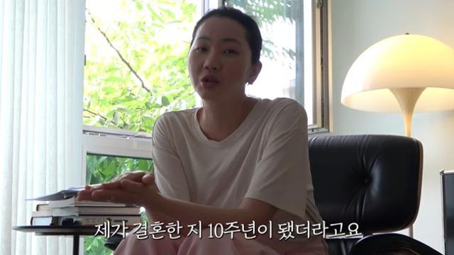 장윤주, '4살 연하♥' 남편에게 천만원대 명품 시계 선물…결혼 10주년 기념 (윤쥬르)