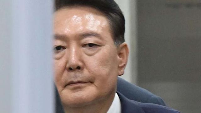 법원, 윤석열 전 대통령 손 들어주지 않았다… 구속 유지 확정