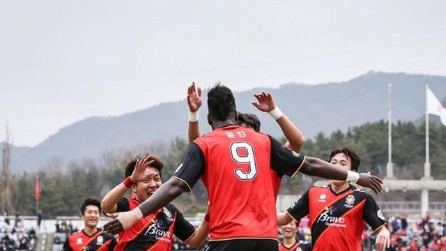 한국 축구 평정하더니 중국도 평정... 리그 최고 연봉 받고 다시 한국행