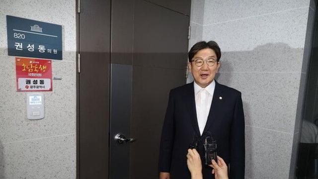 권성동, 특검 압색에 