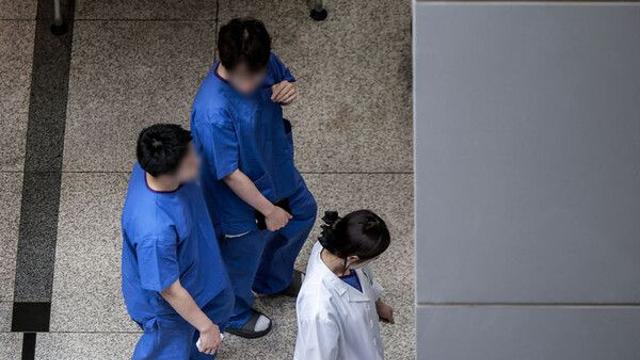 전공의는 복귀 논의, 노조는 파업 예고…혼돈의 의료계