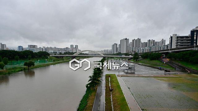 [오늘의 날씨] 전남•경남 최고 400㎜ 이상 폭우...서울 낮 29도•대구 31도 ‘무더위’