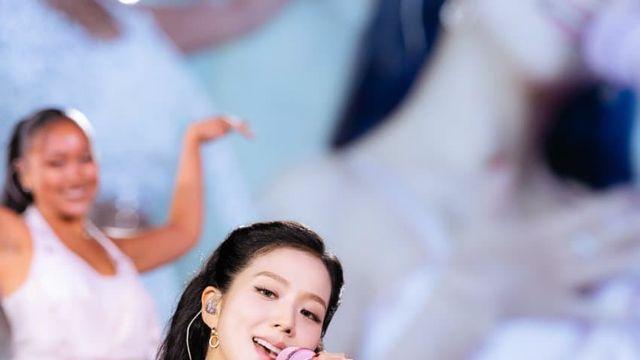 디올 디자이너에 따른 블랙핑크 지수 콘서트 의상 차이