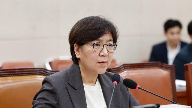 답변하는 정은경 보건복지부 장관 후보자