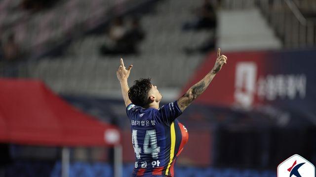 K리그1 수원FC, 광주에 2-1 역전승…7경기 만에 승전고
