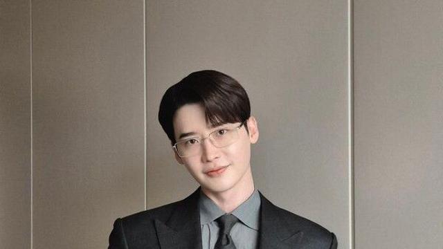 이런 변호사도 있네…이종석 수트핏 완벽 소화